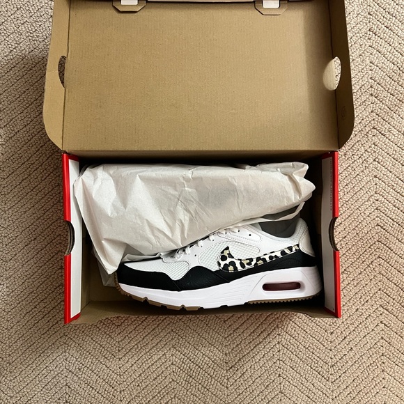 NWT Women’s Nike Air Max SC in White/Black/Leopard Size 8.5 - Picture 3 of 5
